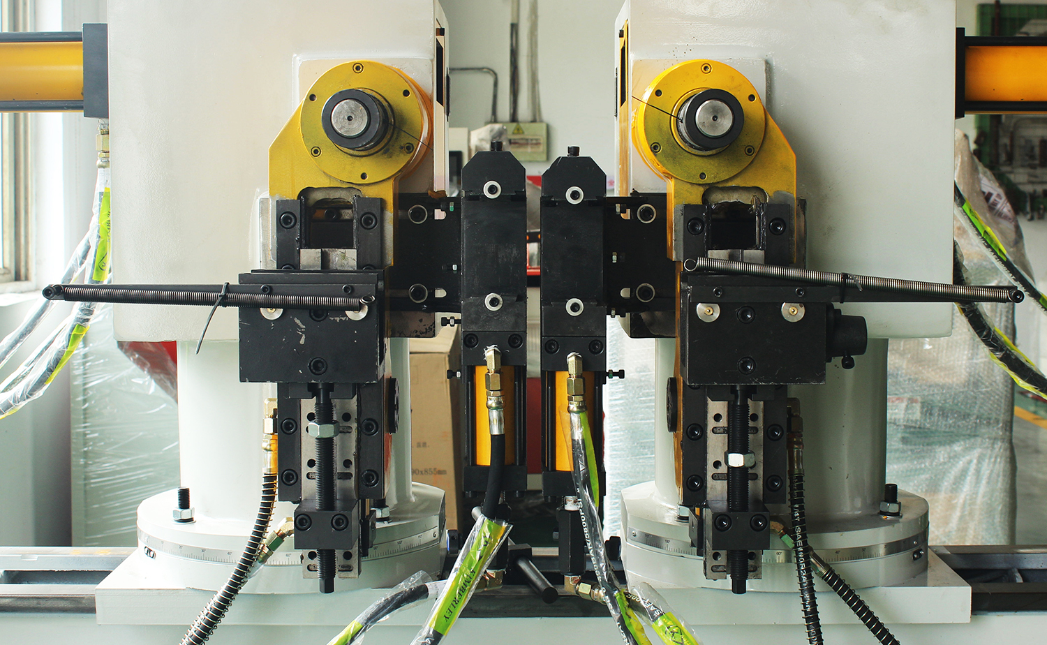 Rotary-Type Twin Head Multi-Bending Pipe Machine Rotary-Type Twin Head Multi-Bending Pipe Machine