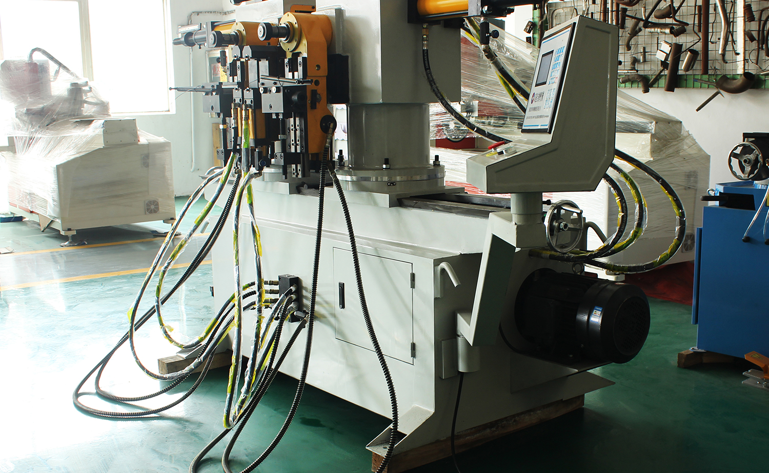 Rotary-Type Twin Head Multi-Bending Pipe Machine Rotary-Type Twin Head Multi-Bending Pipe Machine