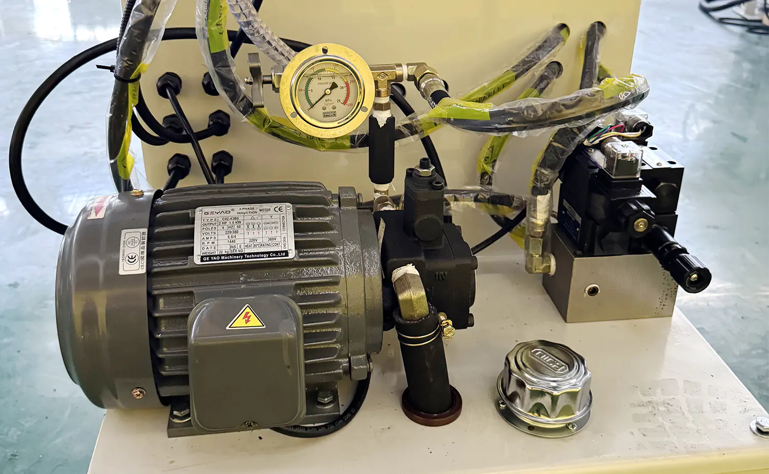 V-serien semiautomatisk hydraulisk metalcirkelsavmaskine