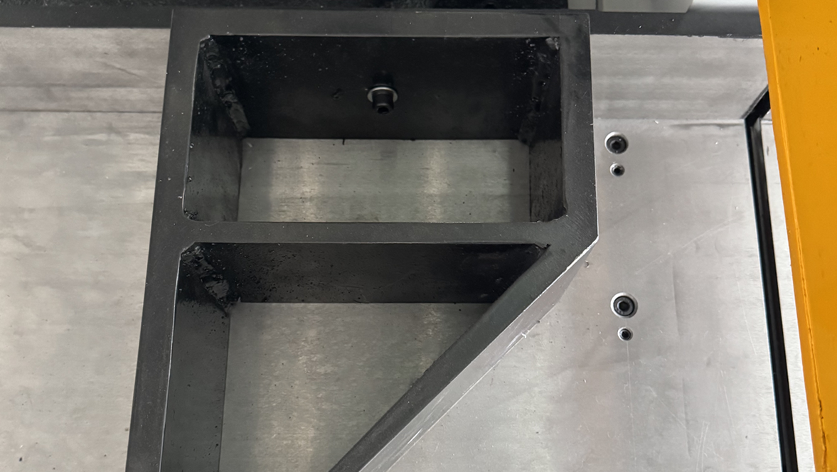 ESH vandret halvautomatisk skæremaskine i aluminium ESH vandret halvautomatisk skæremaskine i aluminium