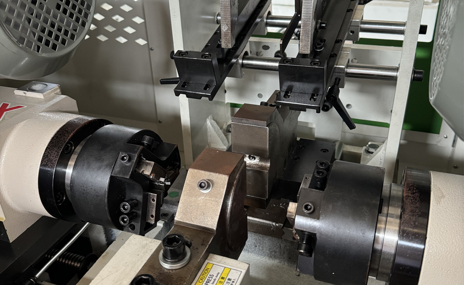 DEF680CNC serien Hurtig hastighed servo dobbelthoved rør affasning maskine