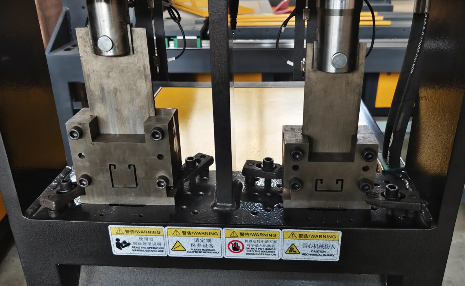HS-P-100-2P Halvautomatisk hulmaskine HS-P-100-2P Halvautomatisk hulmaskine
