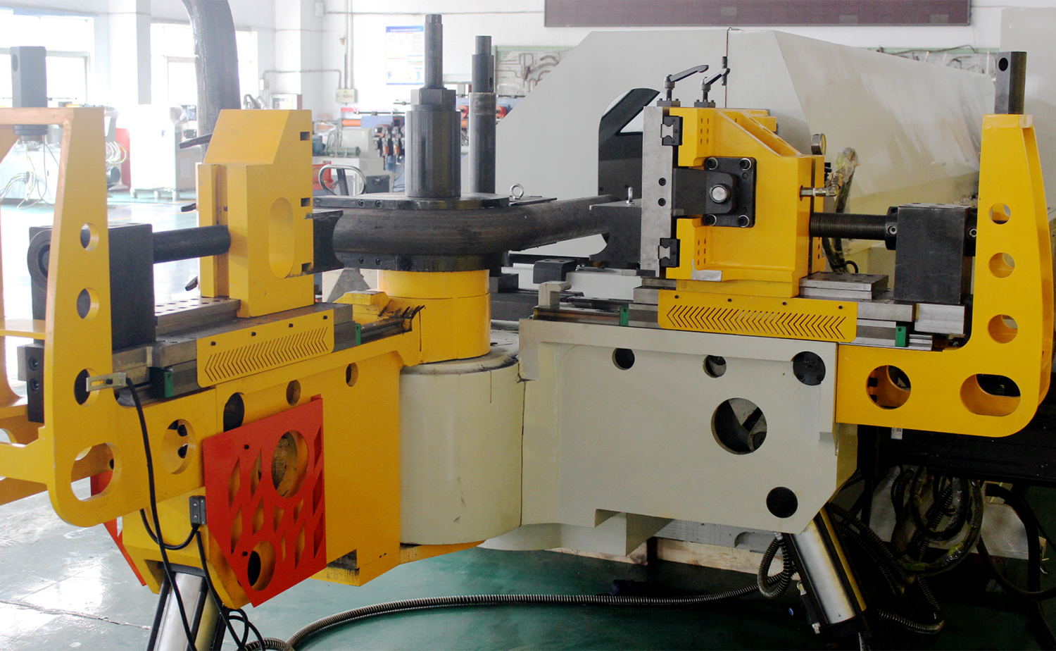 CNC M Series Fuldautomatisk Multi-Radius Tube Bukkemaskine