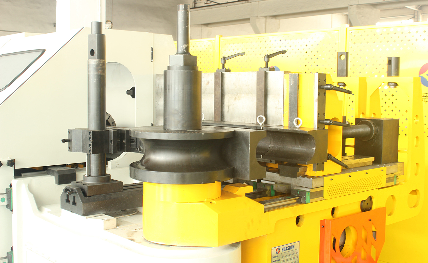 CNC M Series Fuldautomatisk Multi-Radius Tube Bukkemaskine