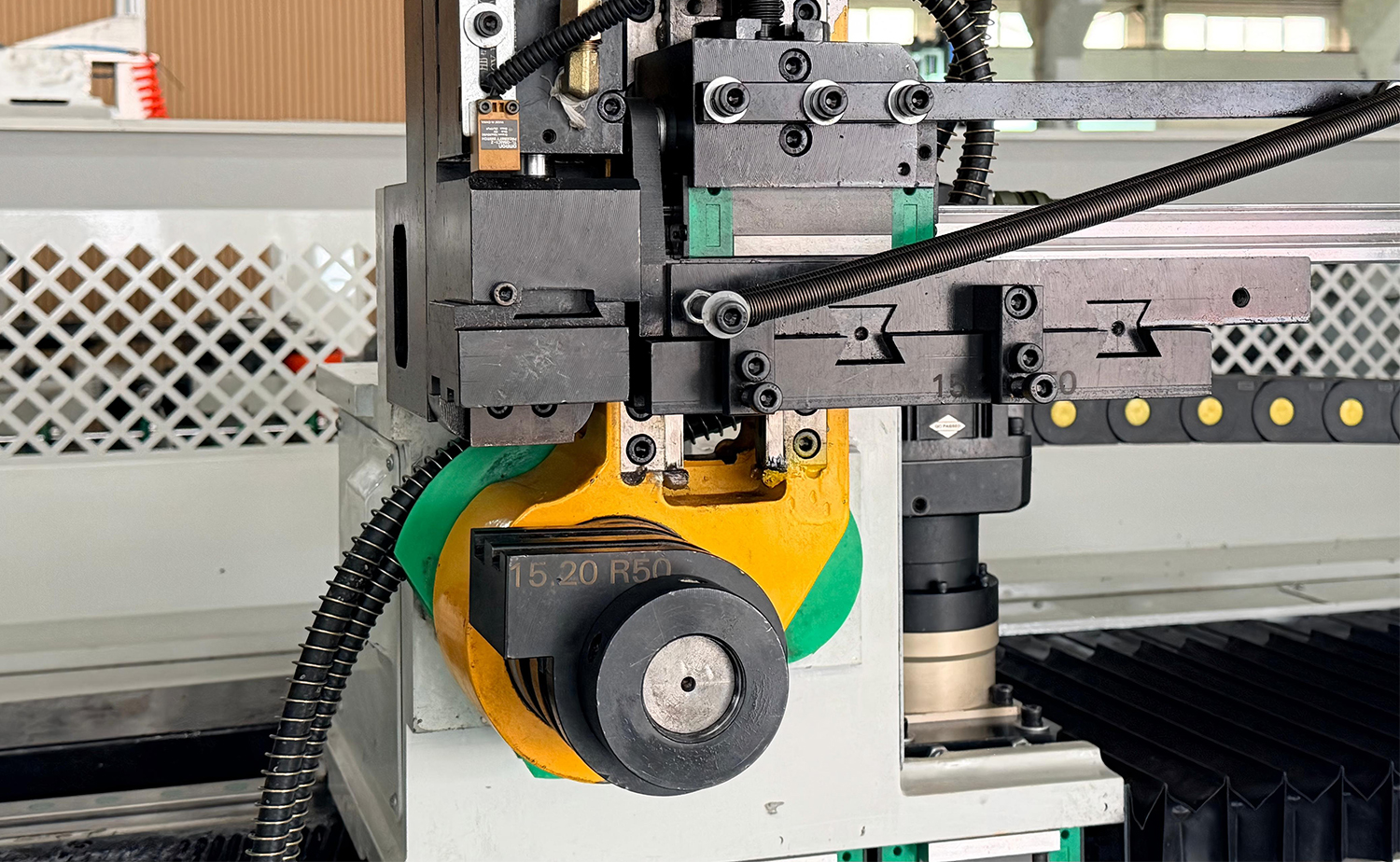 DB CNC dobbelthovedrør bøjemaskine